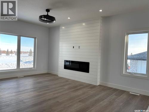 720 Weir Crescent, Warman, SK - Indoor Photo Showing Living Room With Fireplace