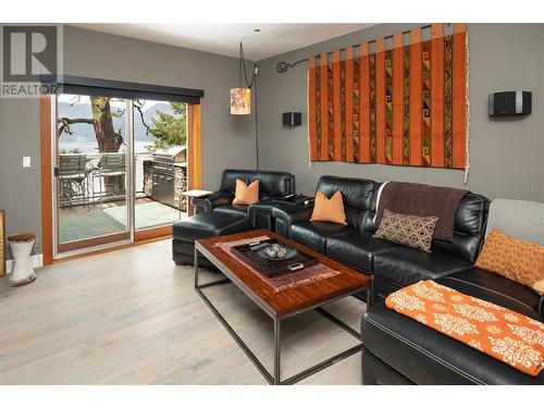 9845 Eastside Road Unit# 125 & 126, Vernon, BC - Indoor Photo Showing Living Room