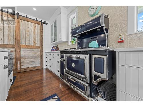3828 Parri Road, Sorrento, BC - Indoor Photo Showing Kitchen
