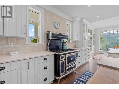 3828 Parri Road, Sorrento, BC - Indoor Photo Showing Kitchen