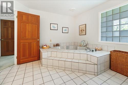 1089, 1090 3A Highway, Nelson, BC - Indoor Photo Showing Bathroom