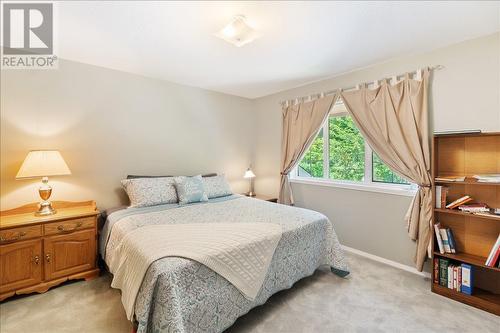 1089, 1090 3A Highway, Nelson, BC - Indoor Photo Showing Bedroom