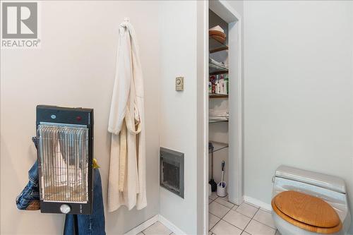 1089, 1090 3A Highway, Nelson, BC - Indoor