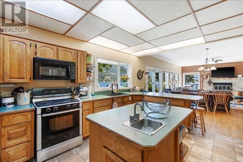 1089, 1090 3A Highway, Nelson, BC - Indoor Photo Showing Kitchen