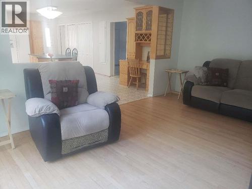 1980 Ethel Street, Kelowna, BC - Indoor Photo Showing Living Room