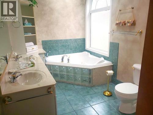 1980 Ethel Street, Kelowna, BC - Indoor Photo Showing Bathroom