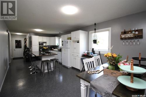 405 4Th Avenue E, Shaunavon, SK - Indoor