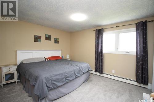 405 4Th Avenue E, Shaunavon, SK - Indoor Photo Showing Bedroom