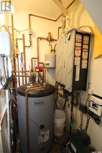 405 4Th Avenue E, Shaunavon, SK - Indoor Photo Showing Basement