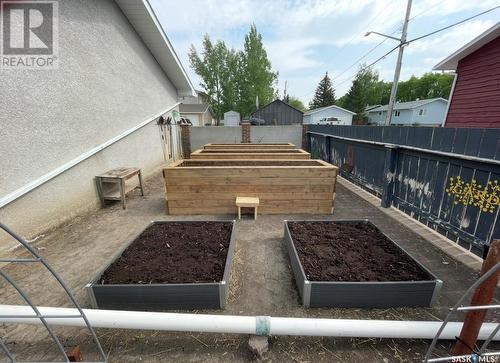 405 4Th Avenue E, Shaunavon, SK - Outdoor With Exterior