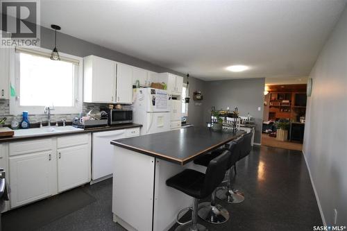 405 4Th Avenue E, Shaunavon, SK - Indoor Photo Showing Kitchen