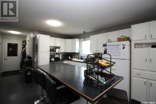 405 4Th Avenue E, Shaunavon, SK - Indoor Photo Showing Kitchen