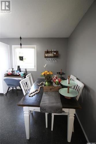 405 4Th Avenue E, Shaunavon, SK - Indoor Photo Showing Dining Room