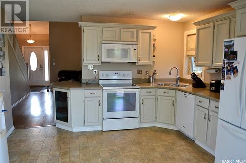 15 O'Connor Crescent, Kindersley, SK - Indoor Photo Showing Kitchen With Double Sink