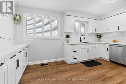 39 Toboggan Hill Drive, Orillia, ON - Indoor Photo Showing Kitchen With Upgraded Kitchen