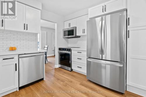 39 Toboggan Hill Drive, Orillia, ON - Indoor Photo Showing Kitchen With Upgraded Kitchen