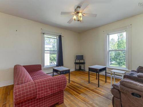 25 Jubilee Avenue, Stellarton, NS 