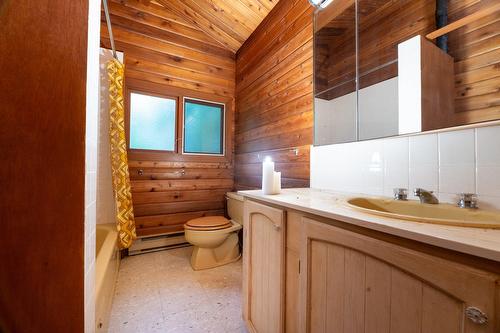 Bathroom - 1718 Ch. Du Mont-Écho, Sutton, QC - Indoor Photo Showing Bathroom