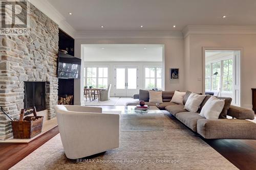 350 King Street, Oakville (Oo Old Oakville), ON - Indoor Photo Showing Living Room With Fireplace