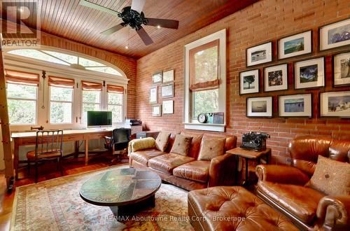 350 King Street, Oakville (Oo Old Oakville), ON - Indoor Photo Showing Living Room