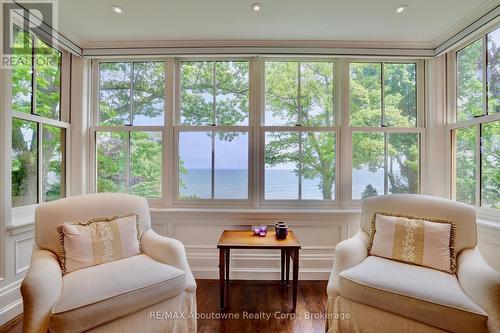 350 King Street, Oakville (Oo Old Oakville), ON - Indoor