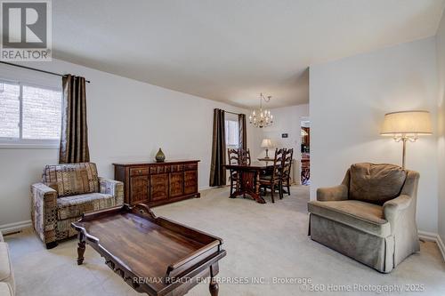 Large Family Dining Room area - 4425 Sawmill Valley Drive, Mississauga, ON - Indoor Photo Showing Living Room