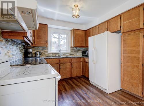 4425 Sawmill Valley Drive, Mississauga, ON - Indoor Photo Showing Kitchen With Double Sink