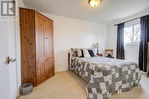 4425 Sawmill Valley Drive, Mississauga, ON - Indoor Photo Showing Bedroom