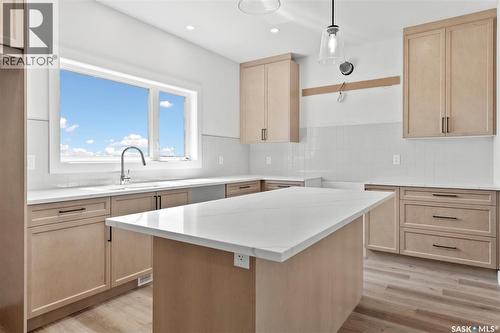 423 Eldorado Street, Warman, SK - Indoor Photo Showing Kitchen With Upgraded Kitchen