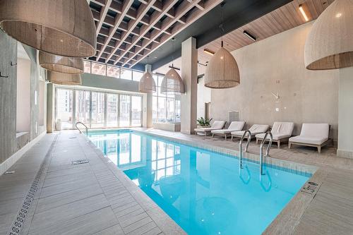 Piscine - 2203-1288 Rue St-Antoine O., Montréal (Ville-Marie), QC - Indoor Photo Showing Other Room With In Ground Pool