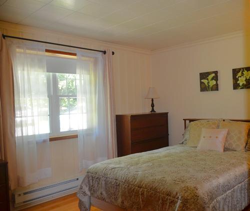 Chambre à coucher principale - 908 Ch. Dutch, Saint-Armand, QC - Indoor Photo Showing Bedroom