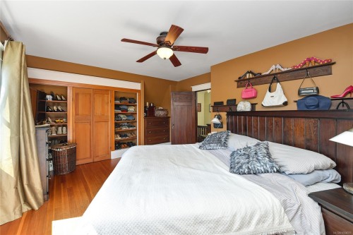 566 Gorge Rd West, Saanich, BC 