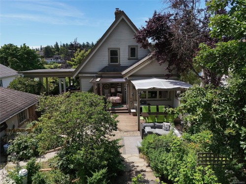 566 Gorge Rd West, Saanich, BC 