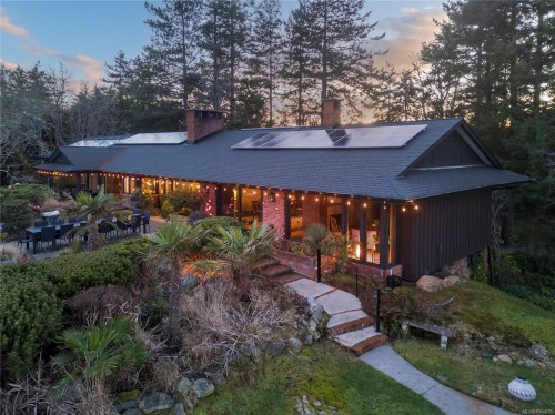 1996 Ferndale Rd, Saanich, BC 