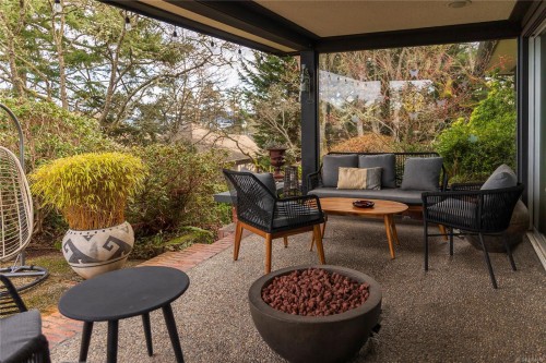 1996 Ferndale Rd, Saanich, BC 