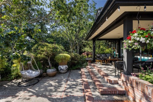 1996 Ferndale Rd, Saanich, BC 