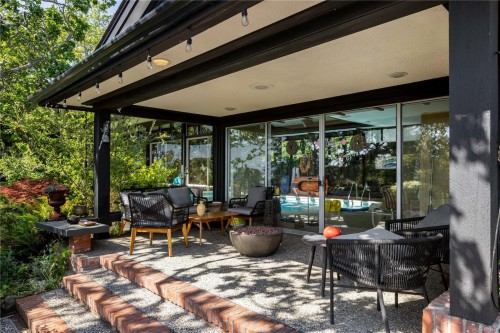 1996 Ferndale Rd, Saanich, BC 