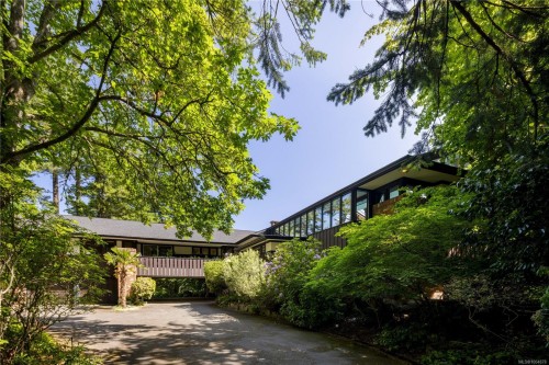 1996 Ferndale Rd, Saanich, BC 