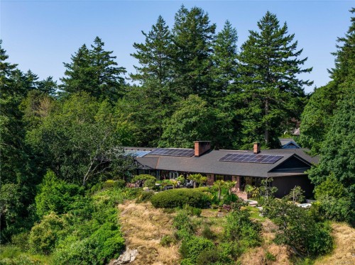 1996 Ferndale Rd, Saanich, BC 