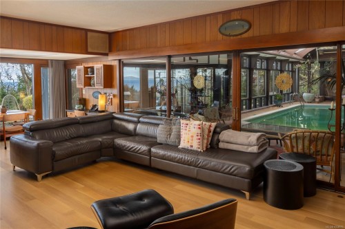 1996 Ferndale Rd, Saanich, BC 