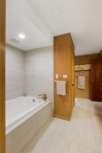 1996 Ferndale Rd, Saanich, BC 