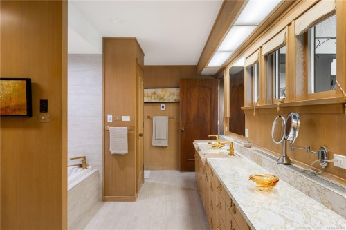 1996 Ferndale Rd, Saanich, BC 