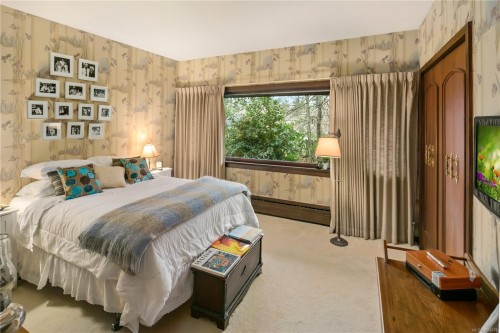 1996 Ferndale Rd, Saanich, BC 