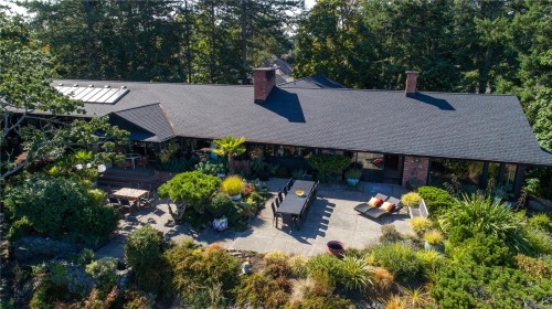 1996 Ferndale Rd, Saanich, BC 