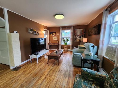 Salon - 665 Rue Castelnau, La Tuque, QC - Indoor Photo Showing Living Room