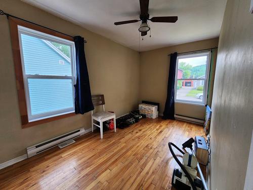 Chambre à coucher - 665 Rue Castelnau, La Tuque, QC - Indoor Photo Showing Other Room