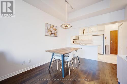 Gv202 - 320 City  Centre Drive, Mississauga, ON - Indoor Photo Showing Dining Room