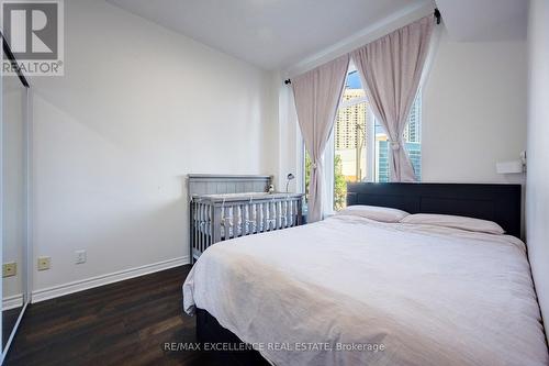 Gv202 - 320 City  Centre Drive, Mississauga, ON - Indoor Photo Showing Bedroom