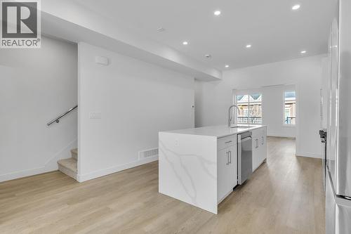 5300 Main Street Unit# 118, Kelowna, BC - Indoor Photo Showing Kitchen With Double Sink With Upgraded Kitchen