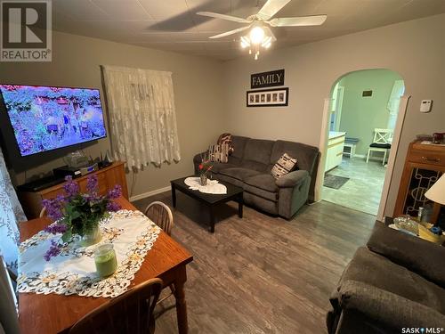 117 First Street E, Invergordon Rm No. 430, SK - Indoor Photo Showing Living Room